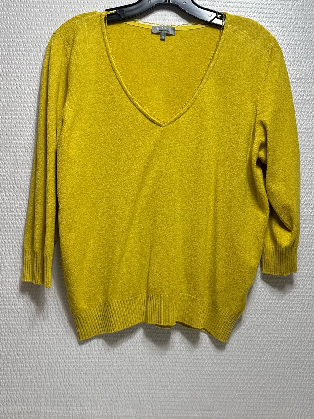 per una V-Neck Sweater in Mustard